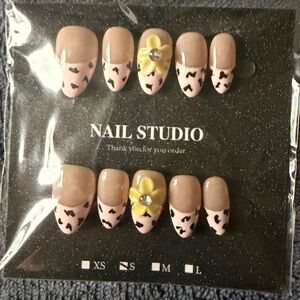 Pink & Nude Leopard Faux Nail Set with Yellow Flower Accent